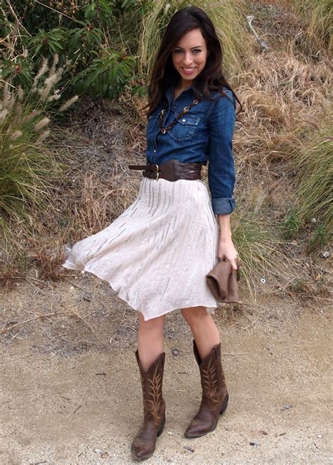 White Skirtboots Fashion Outfits Cowgirl Boots Outfit