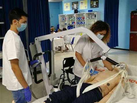 Ataque De Nervios Doce Coche Movilidad De Pacientes Encamados Acrobacia