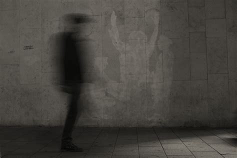 Images Gratuites homme en marchant la personne lumière noir et