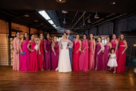 Noiva Escolhe Vestido Perfeito Para Casamento Na Igreja E Festa Colorida