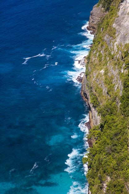 Plage De Kelingking Sur L Le De Nusa Penida En Indon Sie Photo Premium