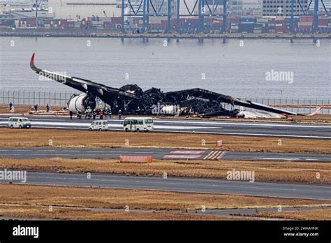 Beim Zusammensto Eines Airbus A Von Japan Airlines Und Einer