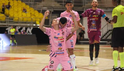 Sebastian Cano Caporales Tigres Futsal Club Se Mantiene Invicto En El