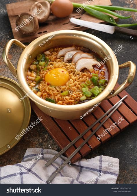 12,076 Korean instant noodle Images, Stock Photos & Vectors | Shutterstock