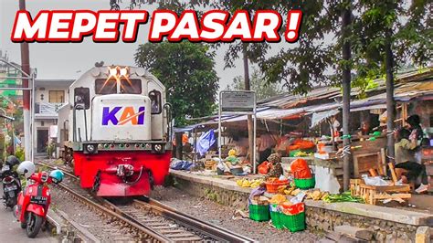 Jalur Ekstrim Nekat Jualan Pinggir Rel Kereta Api Hunting Kereta Api