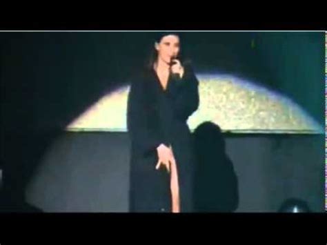 LAURA PAUSINI IN PERU RIMANE NUDA SUL PALCO YouTube