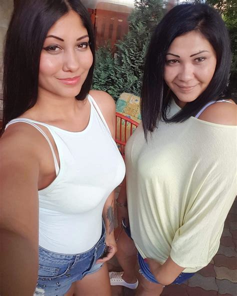 2 Busty Sisters R 2busty2hide