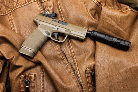 First Look Desert Fde Hellcat Pro Threaded The Armory Life