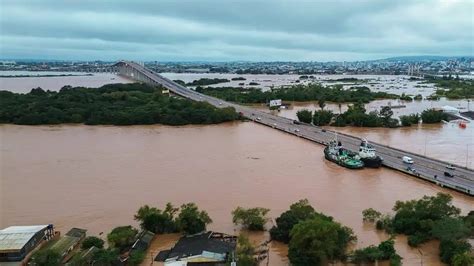 Porto Alegre Registra Maior Cheia Da Hist Ria Ap S Lago Gua Ba