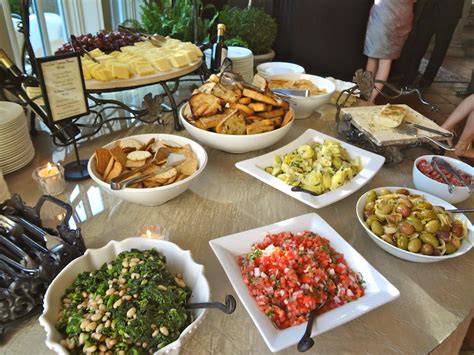 Hardly Housewives: Amazing Wedding Appetizers