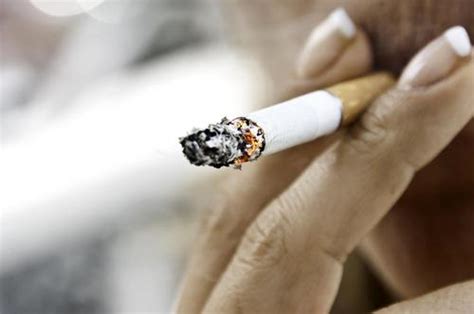 A Nurse Explains Exactly What Smoking Every Day Does To Your Lungs