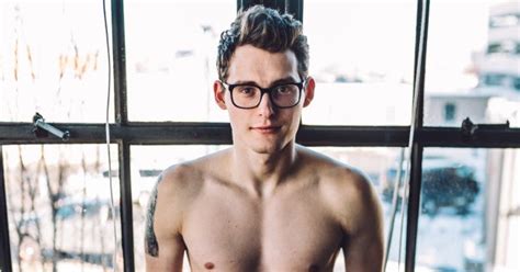 WE LOVE HOT GUYS Spider Man Is Hot