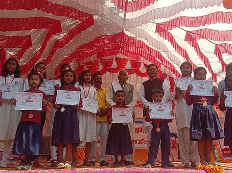 Students Were Felicitated डॉ लोहिया बालिका इंटर कॉलेज में