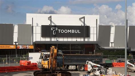 Wrecking crews to demolish Brisbane's derelict Toombul Shopping Centre