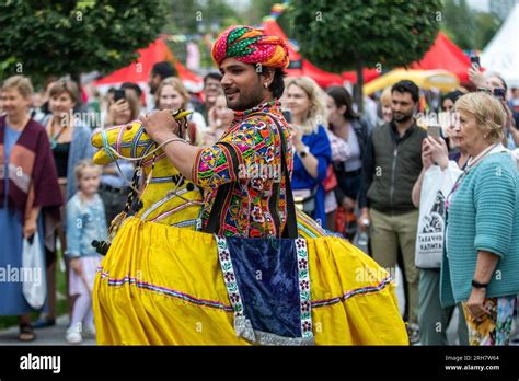 Moscow, Russia. 13th of August, 2023 A Indian man dancing classical ...