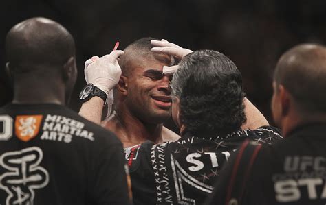 Alistair Overeem knocks Brock Lesnar into retirement at UFC141 | Las ...