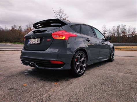 Ford Focus ST 2 0 tdci 184 KS samo 99500 km SAVRŠENO STANJE PRILIKA