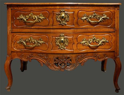 Proantic A Provencal Commode Louis XV Curved Dite Nimoise In Walnut