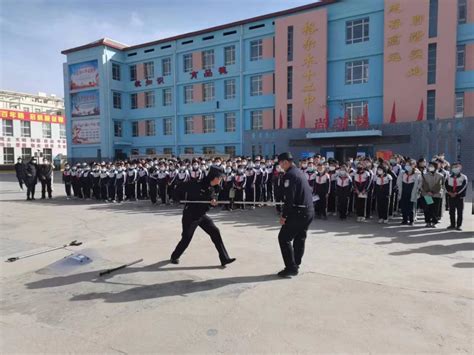 “反恐普法”进入学校 筑牢校园安全防线——黄河路派出所深入辖区第十二中学开展反恐、防范电信网络诈澎湃号·政务澎湃新闻 The Paper