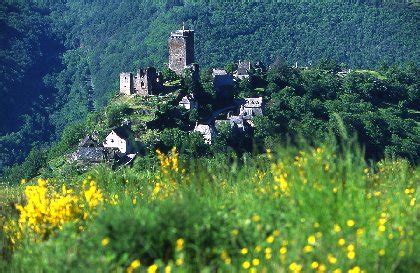 Château de Valon groupes Lacroix Barrez Aveyron tourism