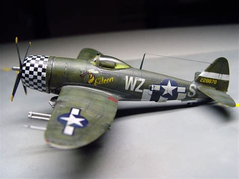 P47-D Thunderbolt, Academy 1/72 | Plastic Models World | Model aircraft ...