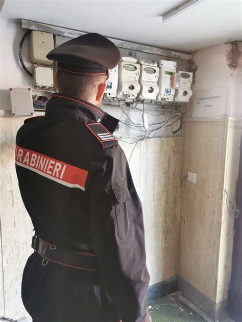 Torre Annunziata Carabinieri Arrestano 5 Persone Per Furto Di Corrente