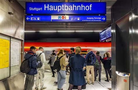 Warnstreik Am Flughafen Stuttgart Volle Bahnen Wegen Verdi Streiks