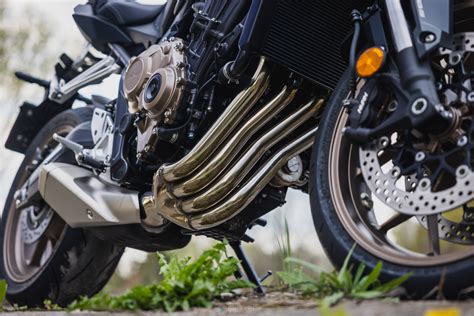 Zdjęcia 12 Honda CB 650R kolektory Honda CB650R wszechstronny naked z rodziny Neo Sports Cafe