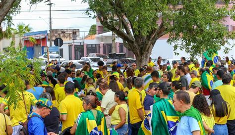 Apoiadores de Bolsonaro continuam na frente do 25º BC em Teresina GP1