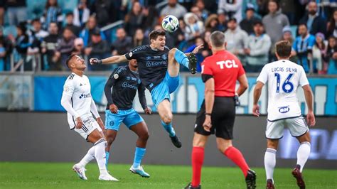 Torcedor do Grêmio vai eternizar Kannemann na pele veja essa história