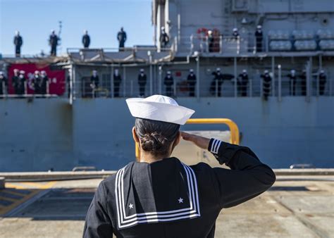 DVIDS - Images - USS Antietam (CG 54) Returns to Yokosuka Following ...