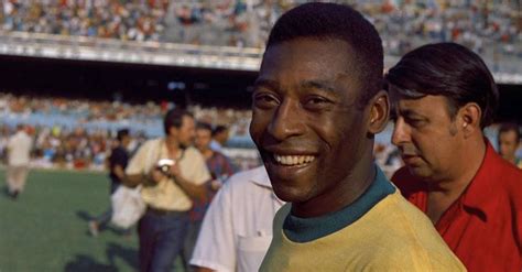 Il titolo provocatorio di Rivista Undici Pelé la vera divinità del