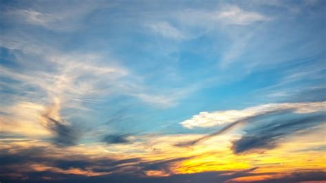 Nubes De Colores En El Cielo Al Atardecer Foto Premium