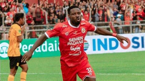 Liga Indonesia Ini Profil Kenneth Ngwoke Striker Semen Padang Yang