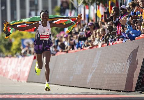 チェプンゲティッチが2時間9分56秒の世界新記録女子マラソン初の2時間10分切りシカゴマラソン スポーツ報知