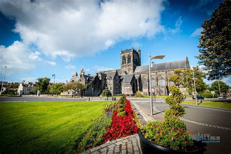 Paisley Abbey - Paisley Scotland