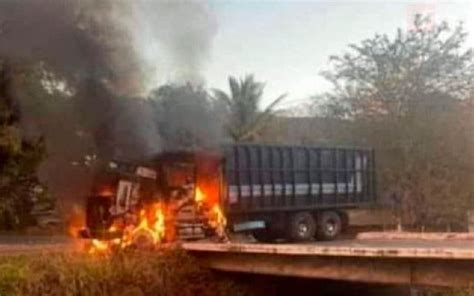 Reportan Bloqueos En Carreteras De Jalisco Aristegui Noticias