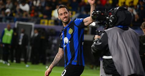 FCIN1908 Inter Nessun Problema Muscolare Per Calhanoglu Cambio