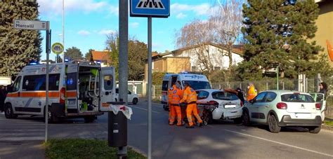 Scontro Violento Tra Due Auto E Tre Donne Ferite A Giussano Il