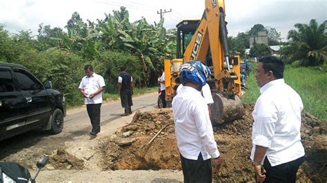 Tanggap Darurat Jalan Provinsi Di Rambah Hilir Yang Berlubang Dinas