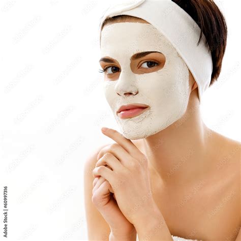 Spa Mask Woman In Spa Salon Face Mask Facial Clay Mask Stock Foto