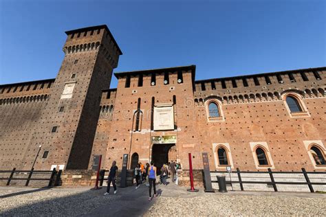 Castillo De Sforza En Milan Italy Castello Sforzesco Imagen De