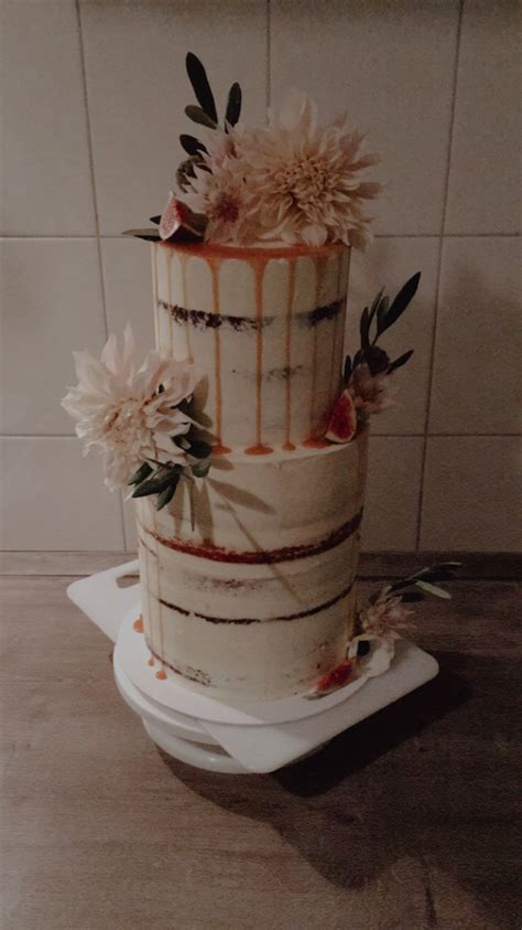 Feines Handwerk Eine semi naked Hochzeitstorte für Moni