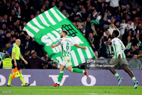German Pezzella of Real Betis celebrates after scoring their team's ...