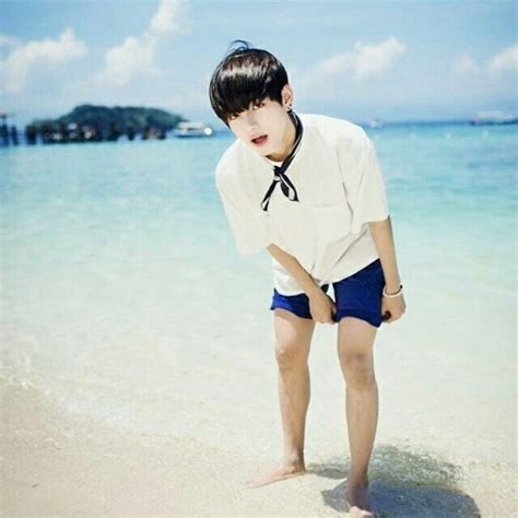 Unseen Beach Photos Of Bts V Aka Kim Tae Hyung Iwmbuzz