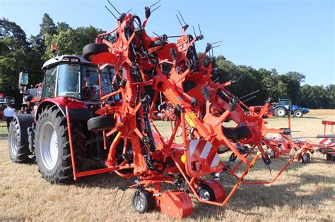 Kuhn Sort La Faneuse Port E Gf De M De Large