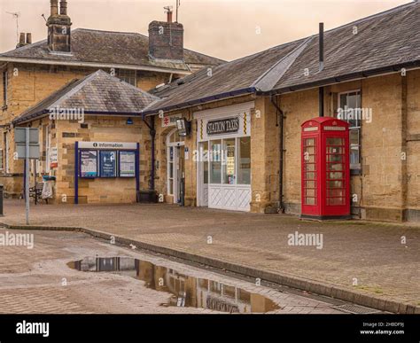 Malton railway station hi-res stock photography and images - Alamy