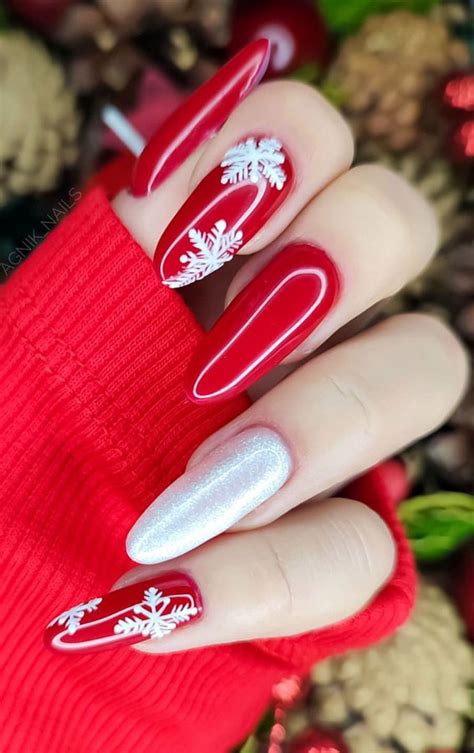 30 Christmas And Holiday Nail Designs For Every Taste White