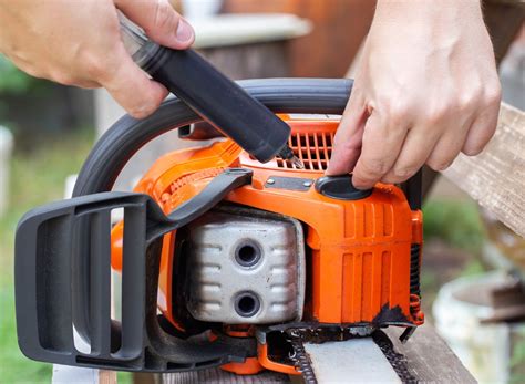 Chainsaw Oiling How To Safely Lubricate The Bar And Chain Popular