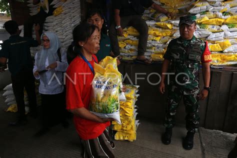 OPERASI PASAR BERAS MURAH ANTARA Foto